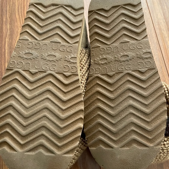 Ugg’s Classic Cardy - Picture 5 of 9